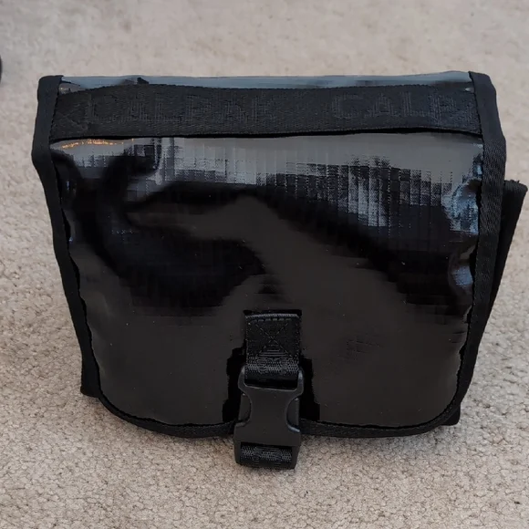 Calpak Terra Hanging Toiletry Bag in Obsidian - Picture 4 of 6